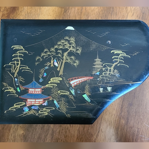 Vintage Japanese handpainted black lacquer jewelry music box. - Picture 7 of 9